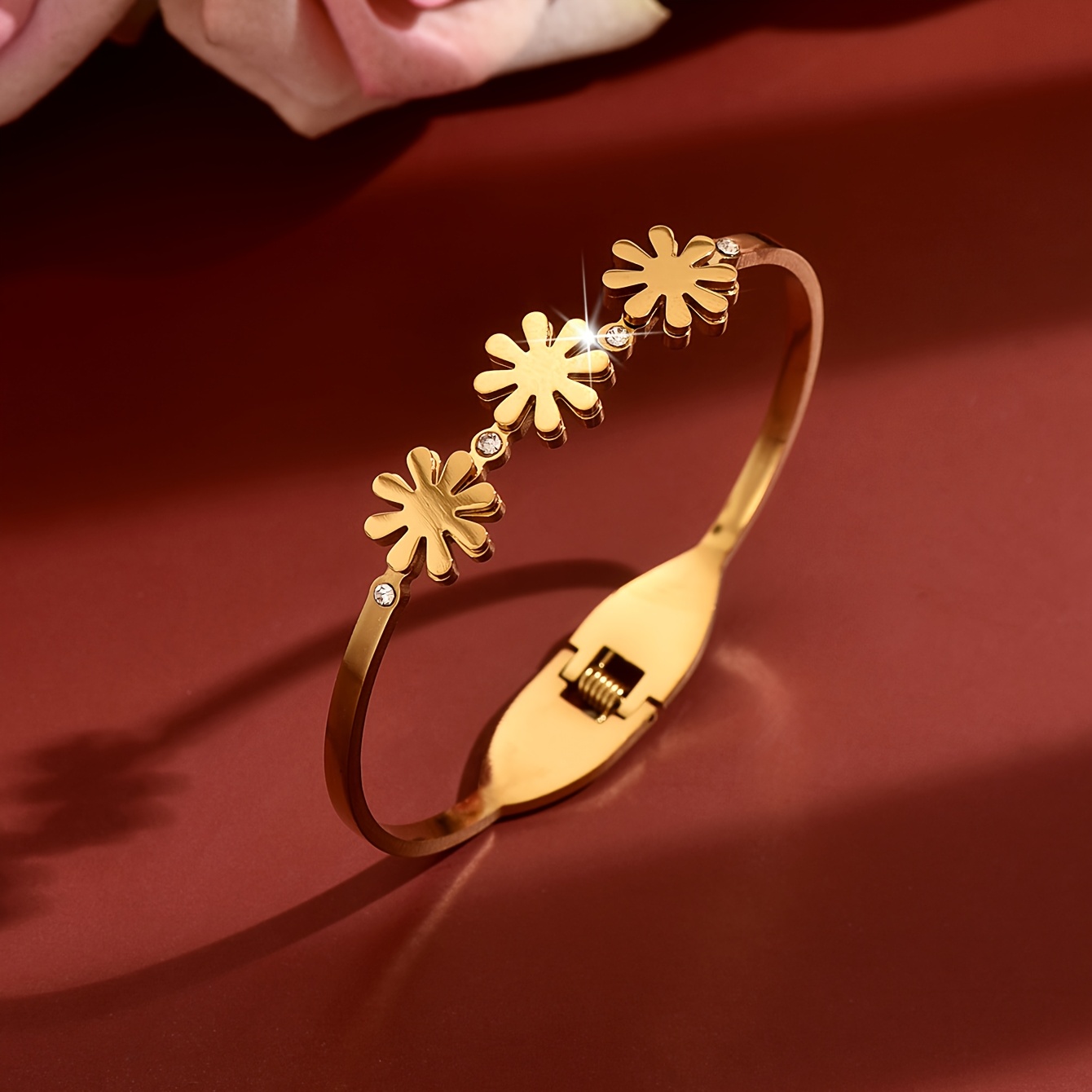 Women's Daisy-Shaped Decorative Bracelet, Light Luxury Design